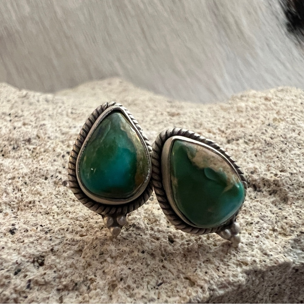 ❤️ Sonoran Gold Turquoise Navajo Style Brushed 925 Stud Earrings UNIQUE MATRIX - Picture 3 of 12